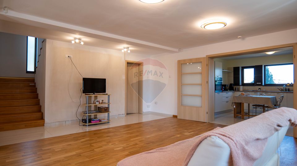 5 room House / Villa for sale