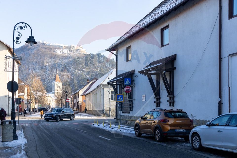 Pensiune cu restaurant și spații comerciale, central Râșnov