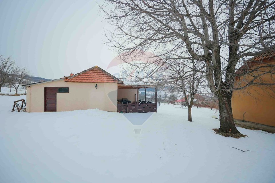 Casă cu 4 camere din cărămidă, de vânzare în zona Bratca-Damiș