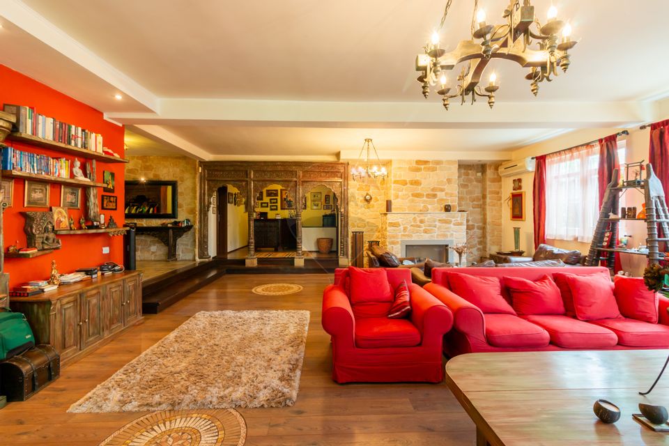 8 room House / Villa for sale