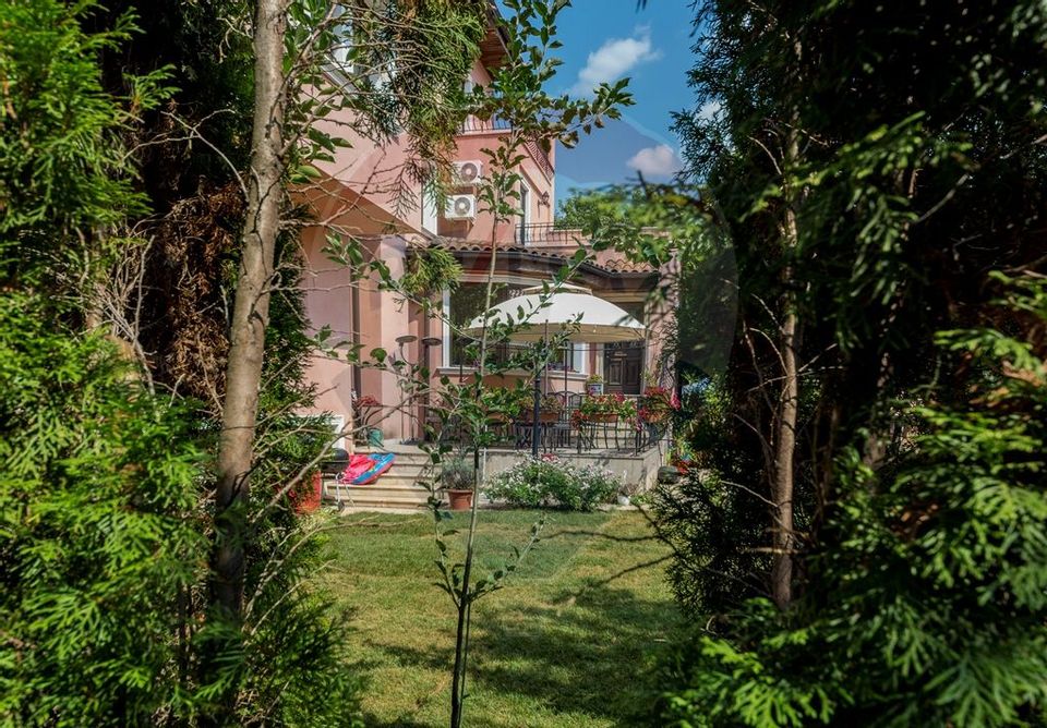 Luxurious villa, 10 rooms, Baneasa, Alley Privighetorilor, 0% Commission