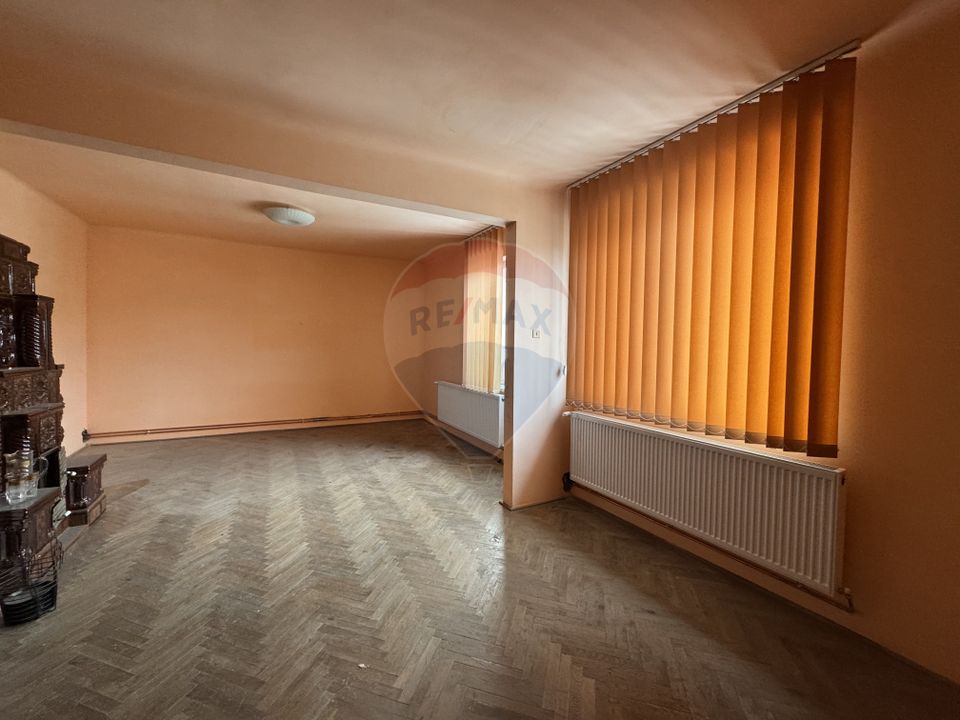 Casă duplex în centrul orasului, cu acces auto