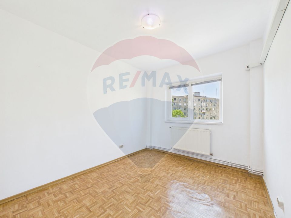 Apartament 3 camere, decomandat de vânzare în zona Aparatorii Patriei