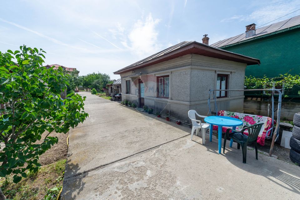 Casa - Vila de vanzare, 10 camere, teren 1800mp, Bacu, Joita