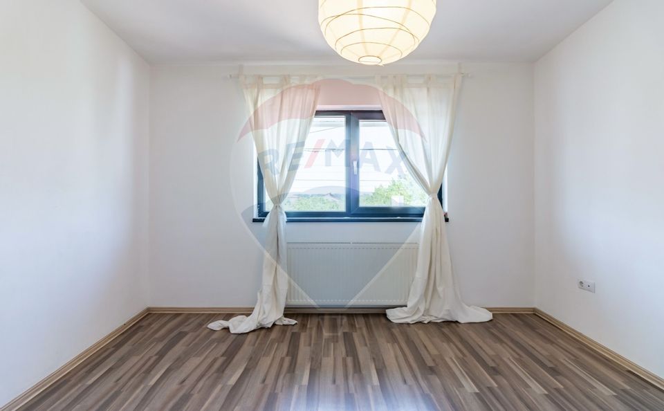 Casă / Vilă in Corbeanca,  toate utilitatile, strada principala