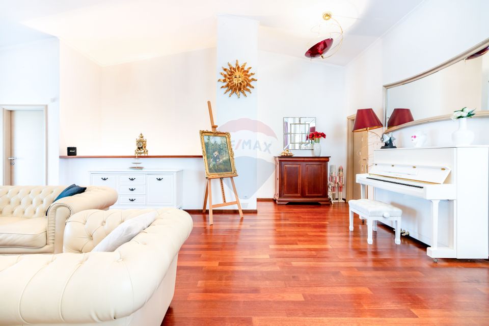 Snagov - Vila 5 camere cu semineu, piscina si iesire directa la lac