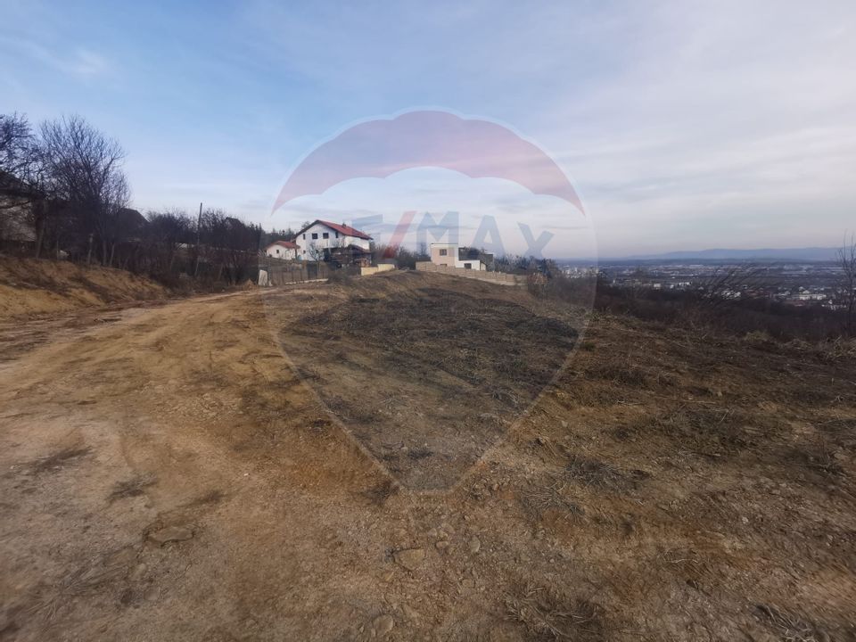 Teren intravilan cu priveliște,  951mp