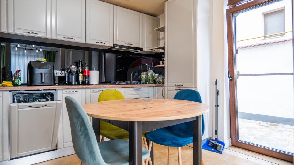 Vanzare - vilă 4 camere de complet mobilata, str. Caisului - Dobroesti