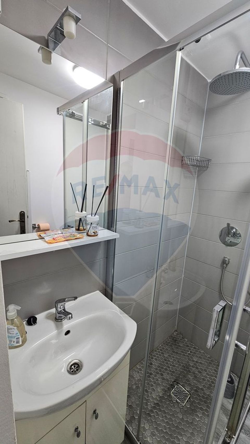 Apartament cu 1 camere de închiriat în zona 1 Mai