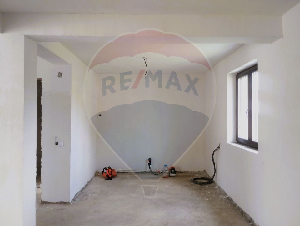 Vila moderna cu 4 camere de vânzare in Brebu, Prahova