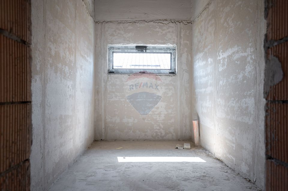 Casă cu 4 camere de vânzare, 130mp utili, teren 600mp in Harman