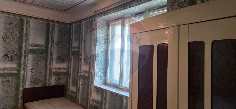 Teren si casă cu teren generos în Socodor