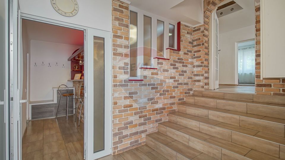 8 room House / Villa for sale, Aurel Vlaicu area