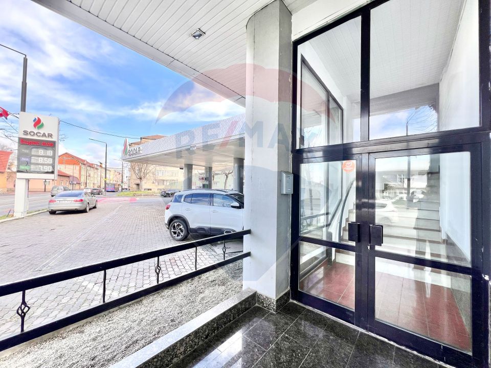 175sq.m Commercial Space for rent, Decebal area