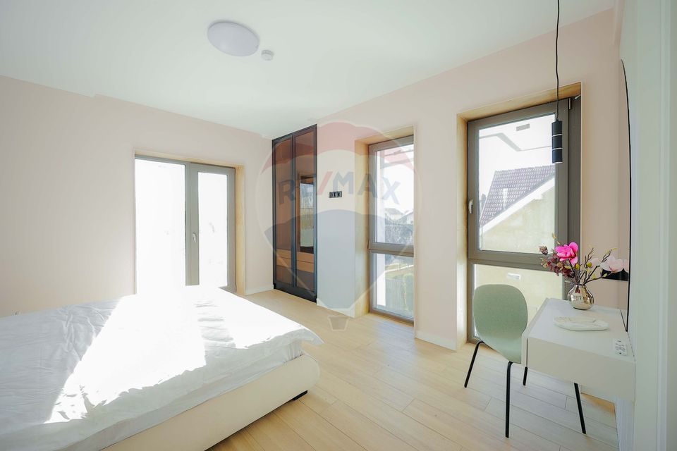 De vânzare Vilă cu 8 camere în Sânmartin, 290 mp util, teren 1100 mp