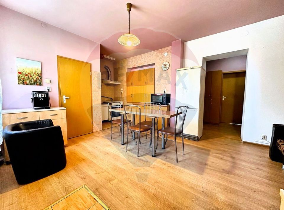 Casă / Vilă cu 5 camere de vânzare în zona Cetatii