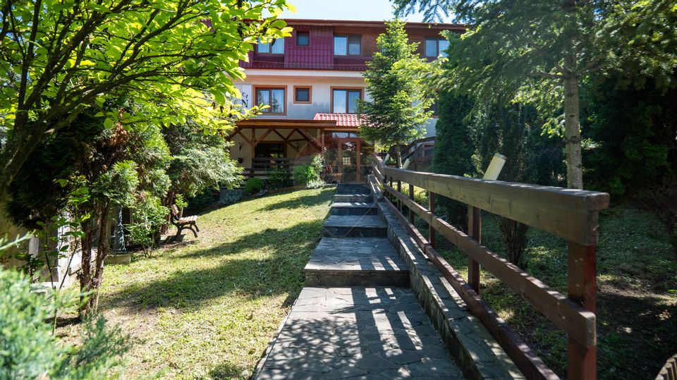 Oferta - vanzare pensiune 10 camere si casa de vacanta, Slanic Prahova