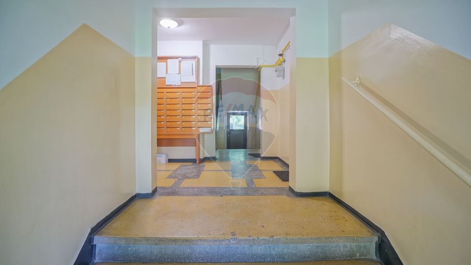 Apartament cu 3 camere de vânzare în Centrul Civic, B-dul Victoriei