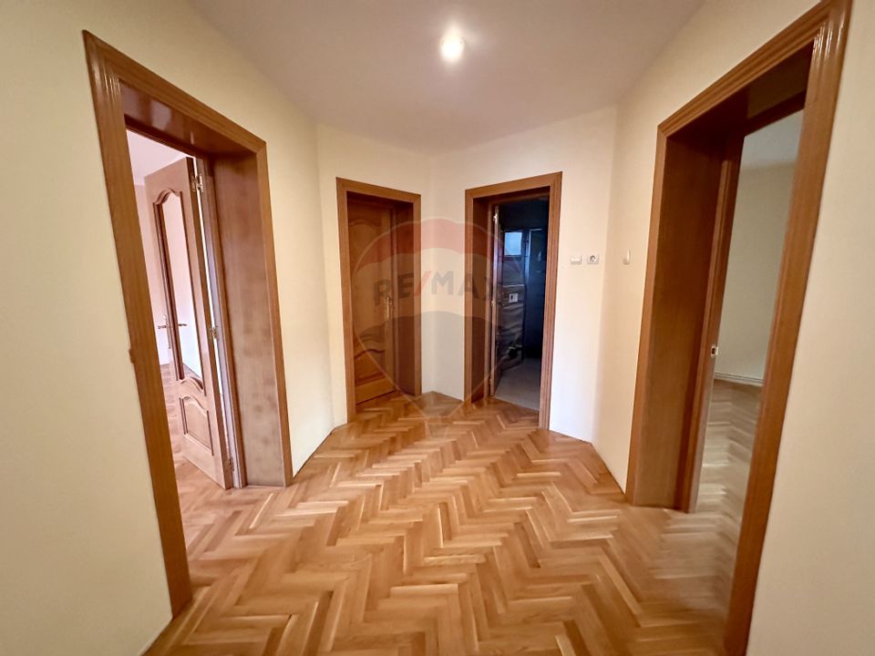 11 room House / Villa for sale, Central area