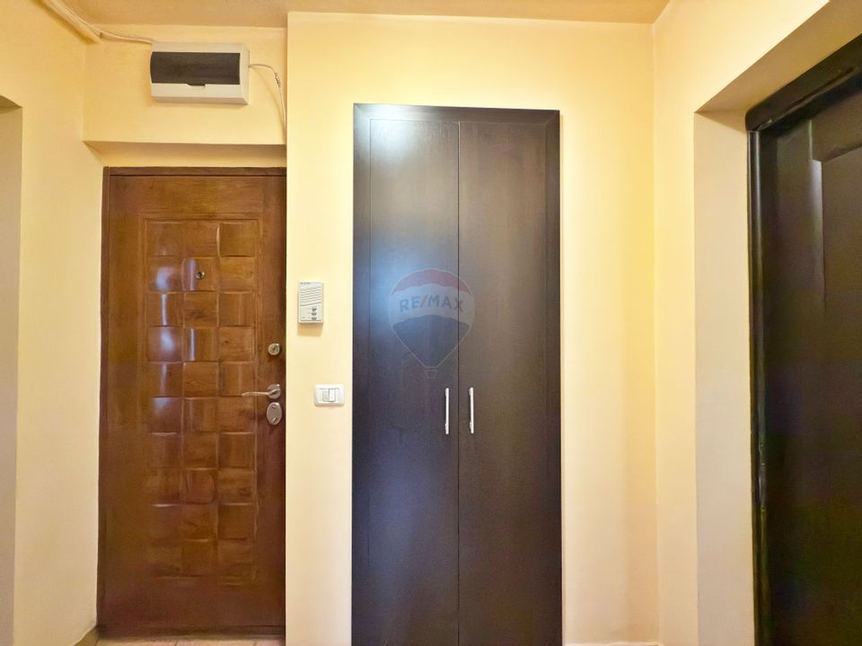 Apartament cu 3 camere de vânzare în zona Podgoria