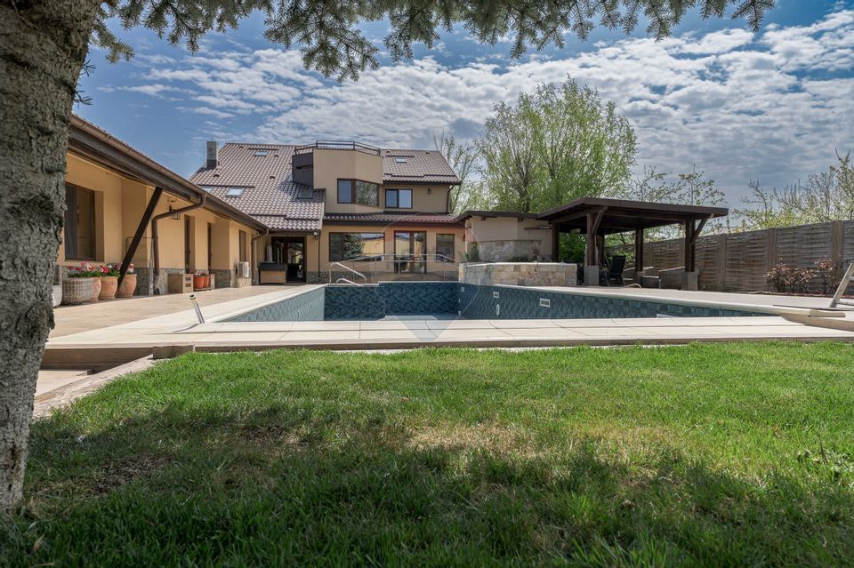 Oferta de sarbatori, discount 10% - Vilă cu parc, piscină și foișor