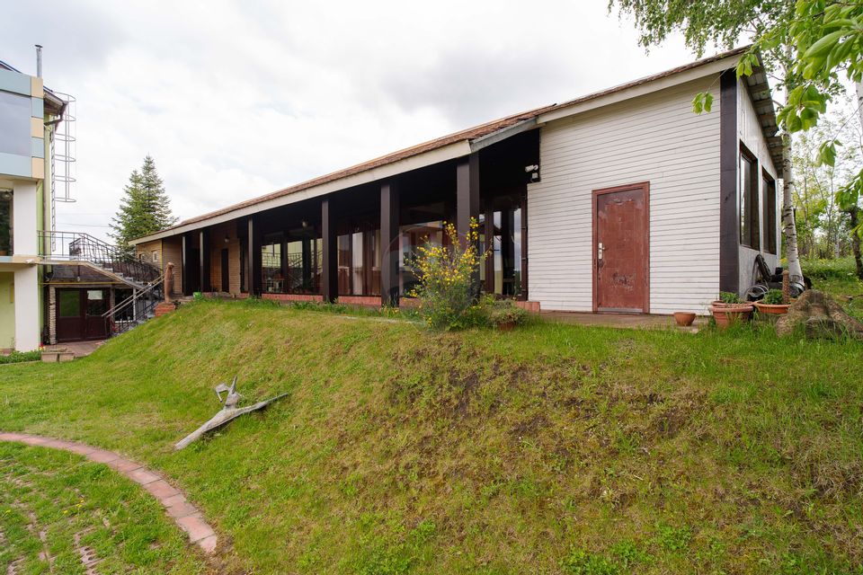 Casă / Vilă cu 10 camere, de vânzare. Todireni, Botoșani.