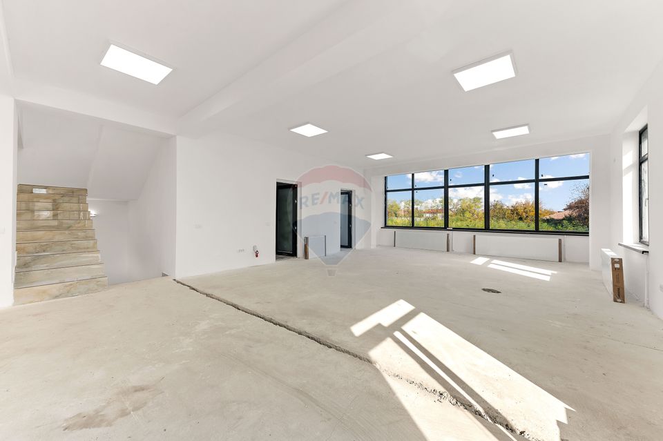 410sq.m Commercial Space for rent, Central area