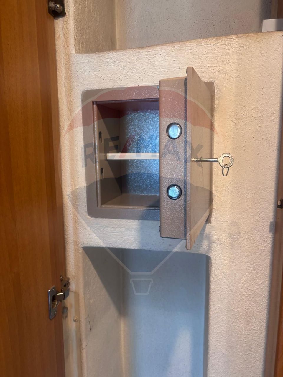 Apartament cu 5 camere de închiriat-Calea 13 septembrie.