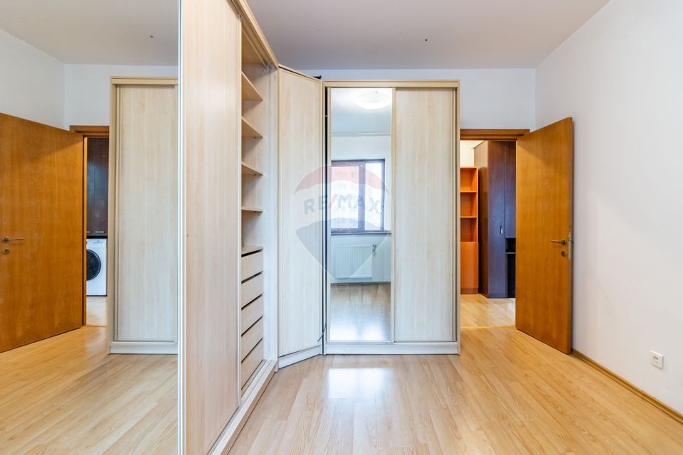 Apartament cu 3 camere de vânzare în zona Mihai Bravu