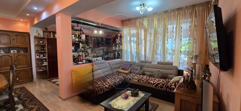 8 room House / Villa for sale, Central area