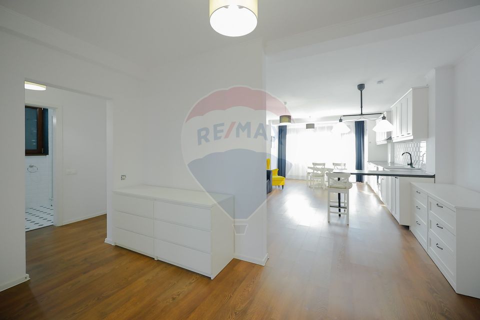 Apartament cu 3 camere de vânzare în zona Ultracentral