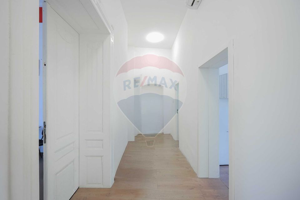 235sq.m Commercial Space for rent, Ultracentral area