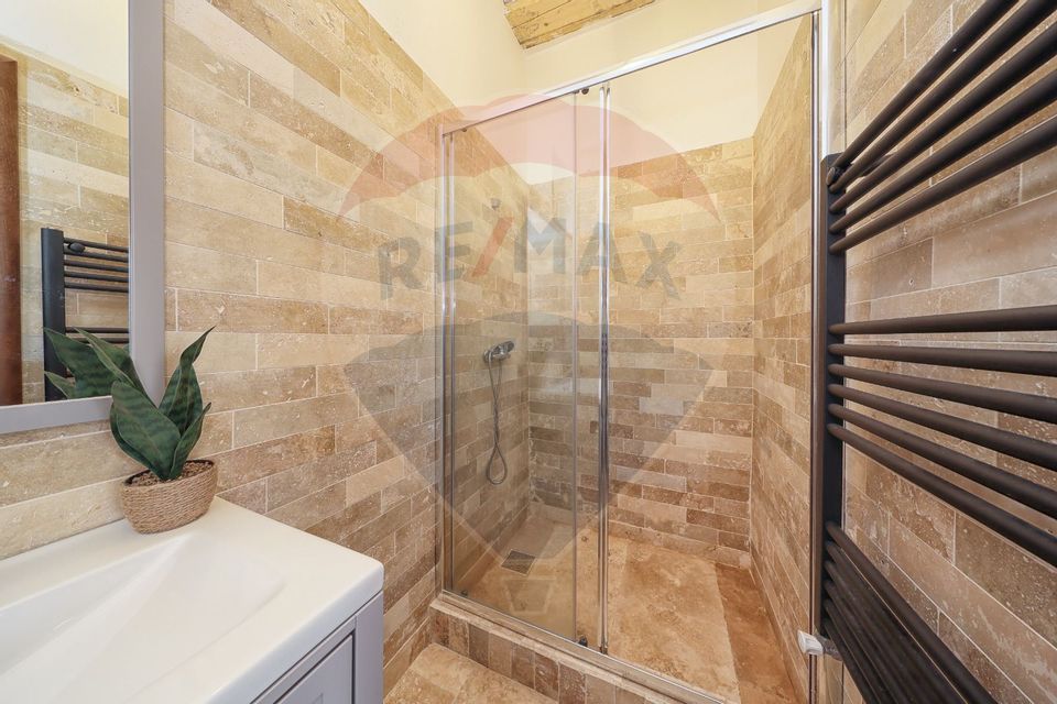 Casă cu 2 camere + curte 40 mp în zona Centrul Istoric