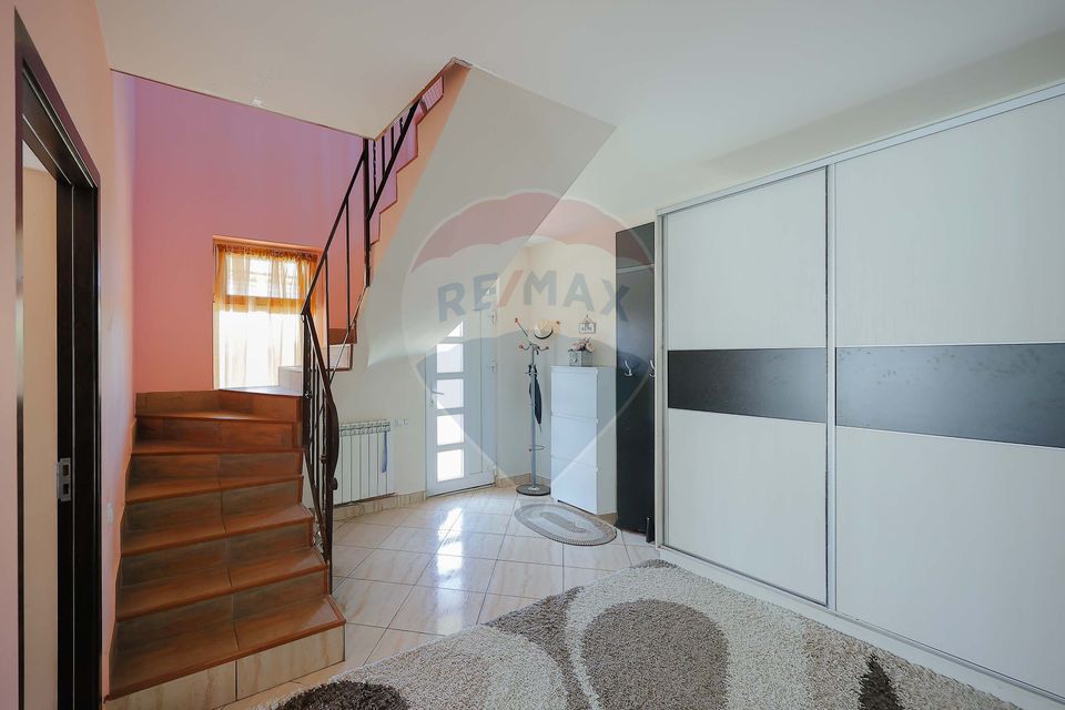 De vânzare casă cu 3 camere și teren 950 mp în Mihai Bravu