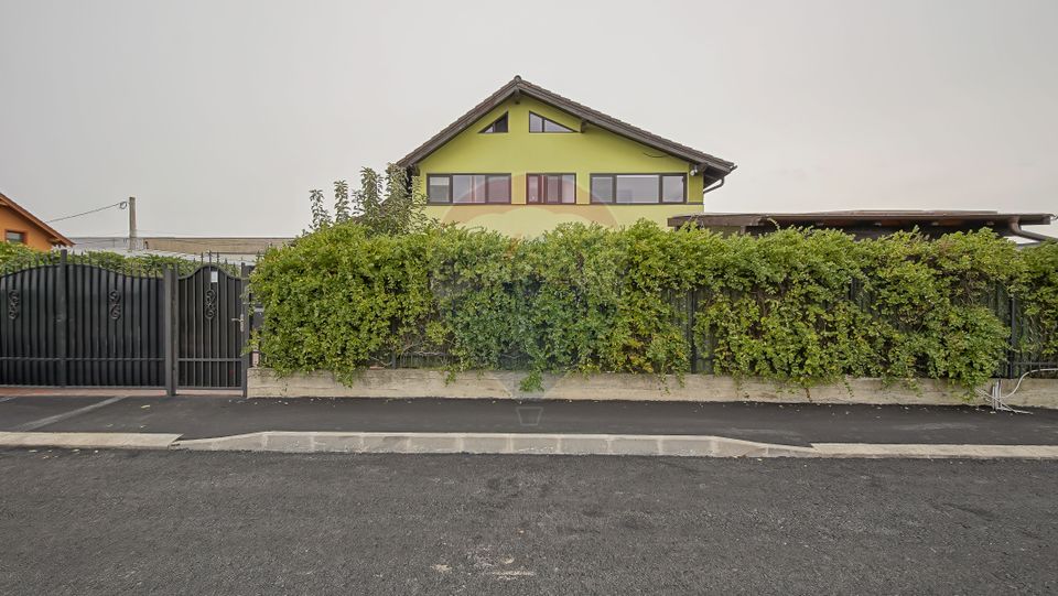 Vila cu 9 dormitoare şi 7 băi în Stupini, Brașov