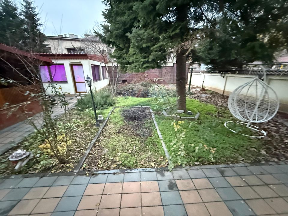 De inchiriat Casă / Vilă 7 camere + curte zona Vatra Luminoasa