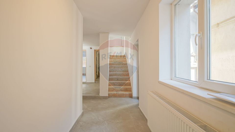 Versatile property in Brasov – Ideal for home or business!