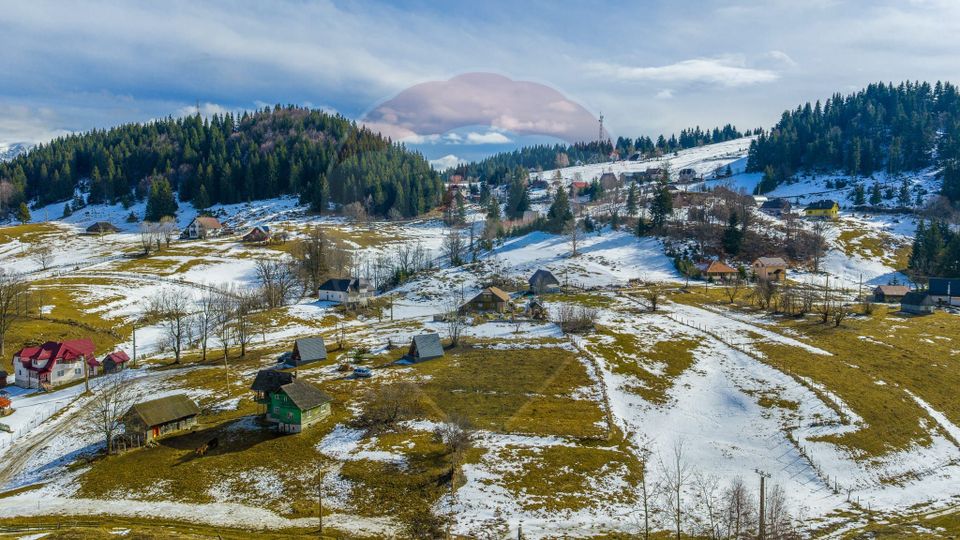 Teren intravilan CU PRIVELISTE DE POVESTE- Fundata- Romania