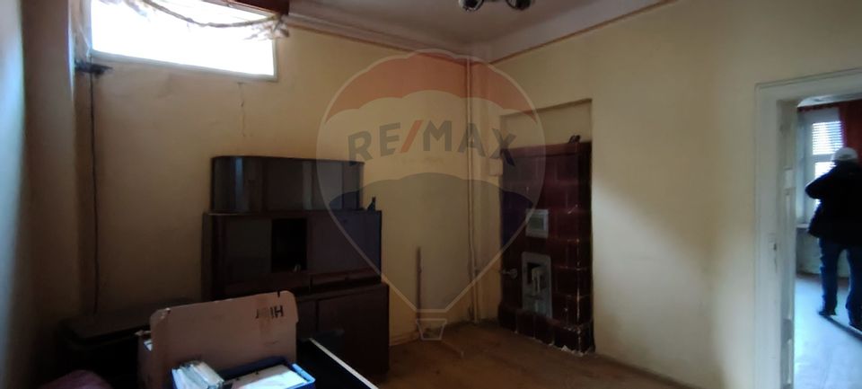 Apartament cu 4 camere de vânzare în zona Central