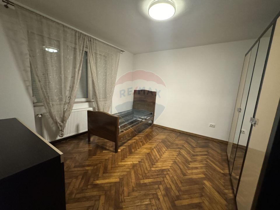 Apartament cu 3 camere Bulevardul Bucuresti