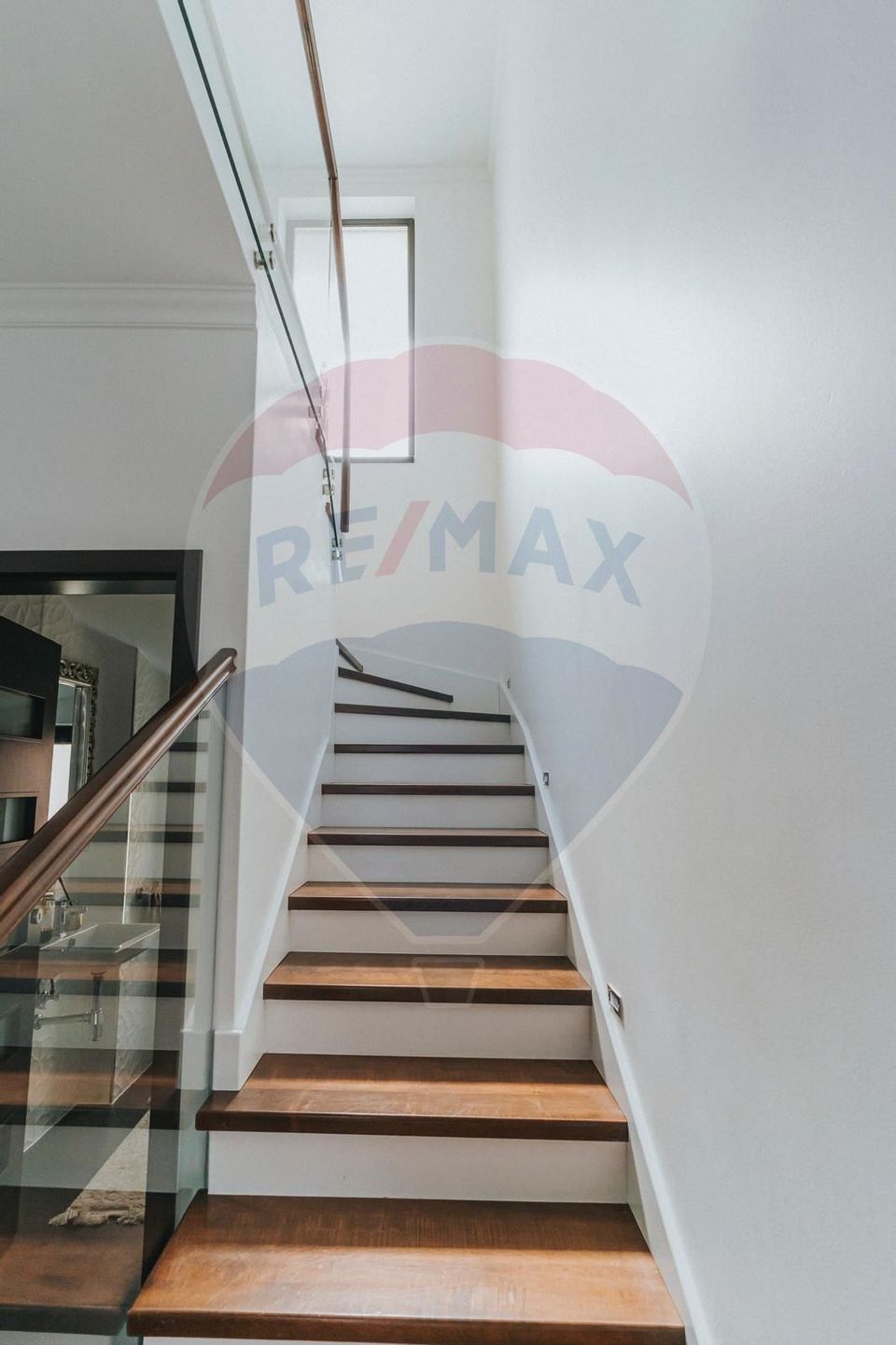 Ready to Move Family Home with Heated Pool – Gheorghe Doja Street, Ora