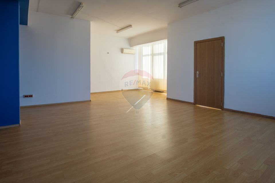 45sq.m Office Space for rent, Semicentral area