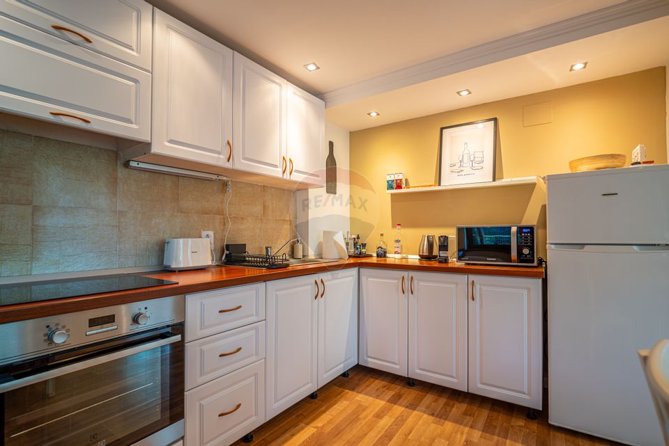 Apartament de Lux | Curte Privată, Garaj | Priveliște Superbă |Sinaia