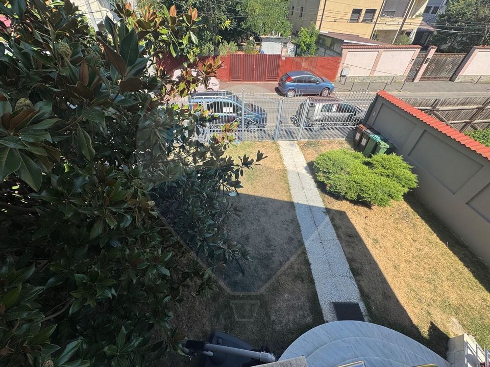 Casă / Vilă spațioasă de închiriat – Militari, zona Moinești