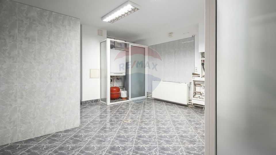 245sq.m Commercial Space for rent, Ultracentral area