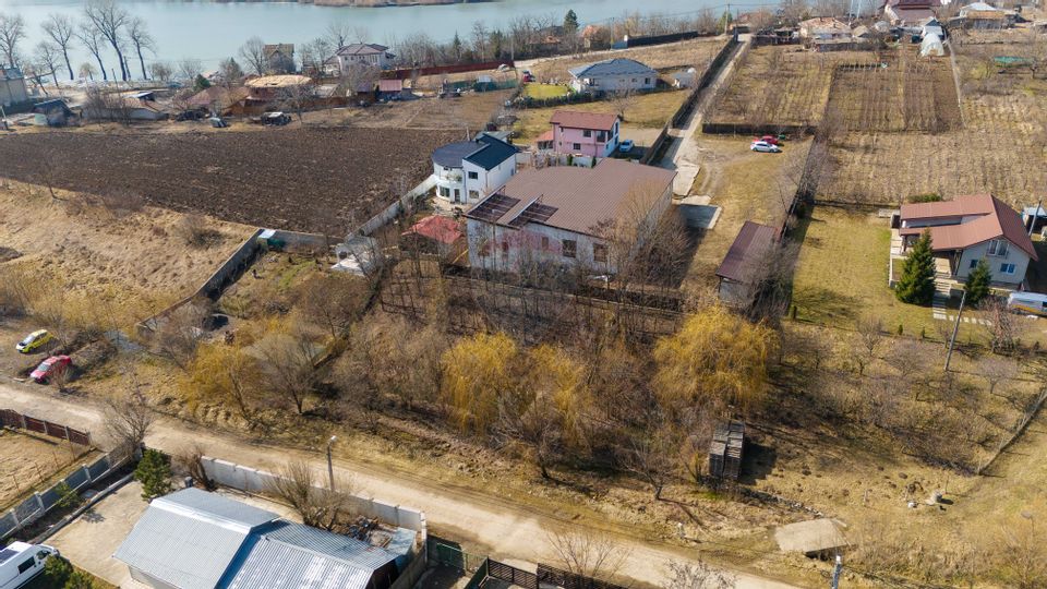 Spațiu / Hală de Vânzare de 497mp, 3400 mp Teren în Aroneanu - Iași