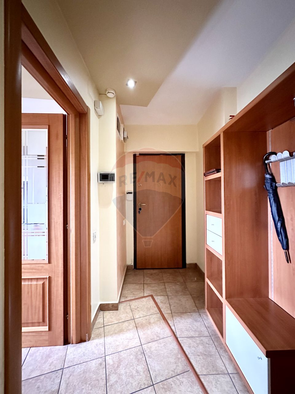 Apartament cu 4 camere de închiriat în zona 13 Septembrie