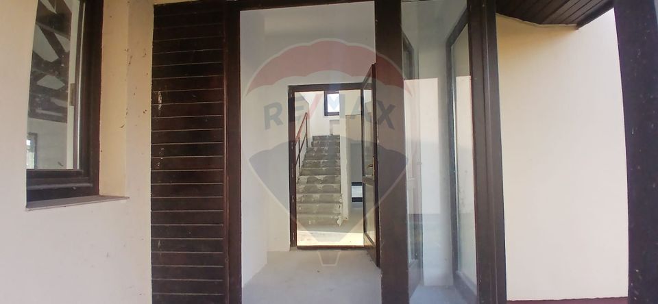 Casa individuala 4 camere cu teren 454 mp cartier privat Crevedia