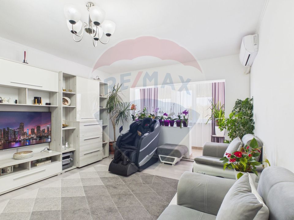 Apartament 4 camere de vanzare – complet renovat, mobilat și utilat