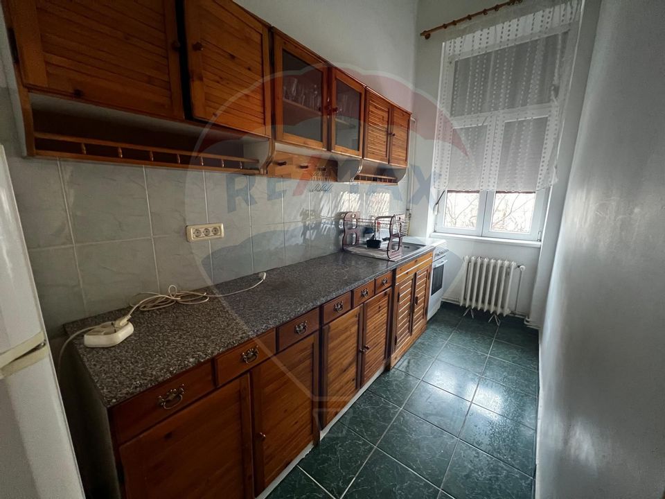 Apartament cu 2 camere de închiriat în zona Ultracentral